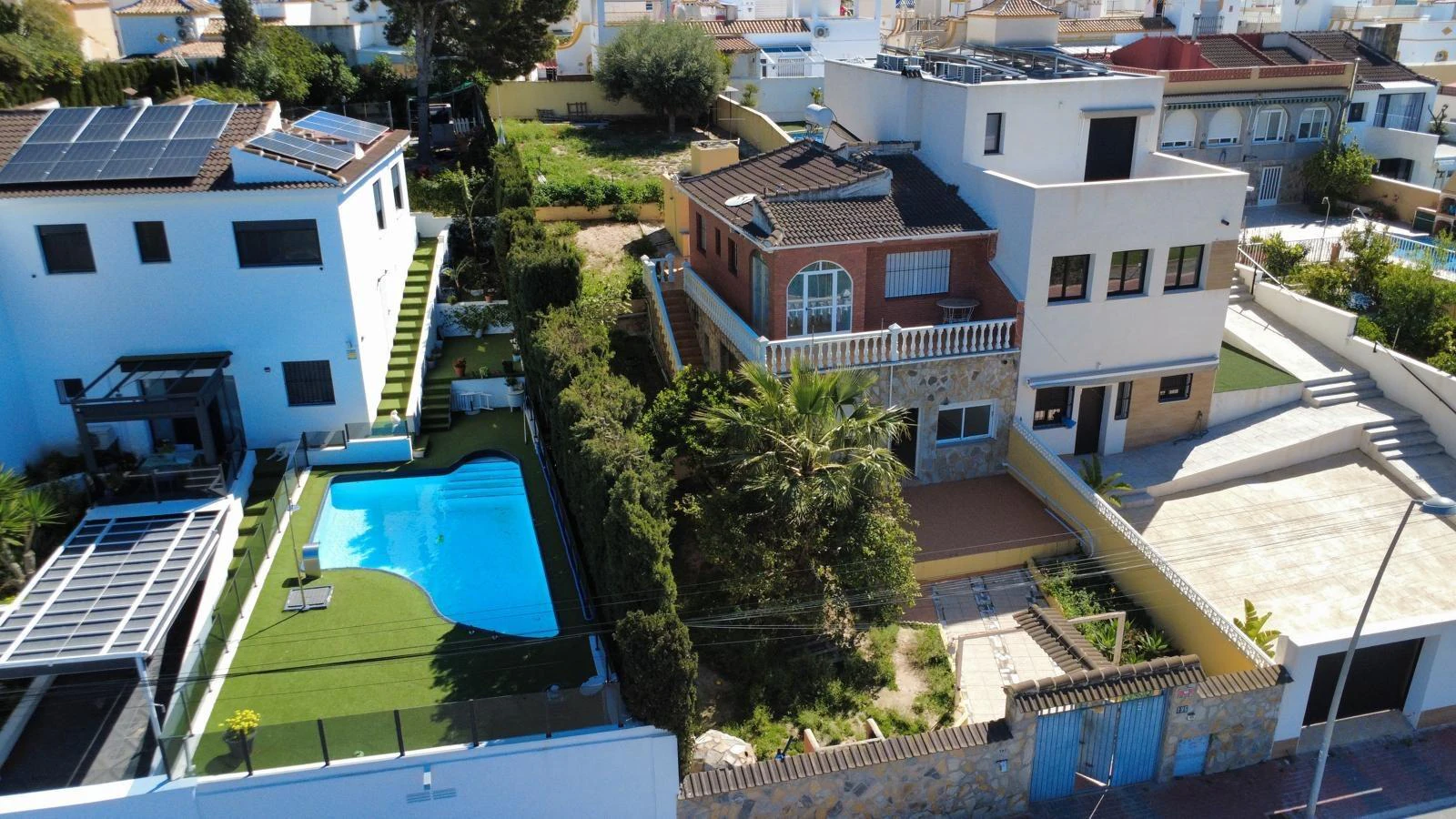 Chalet mitoyen avec grand terrain et magnifiques vues à Torrevieja – Quartier Los Balcones