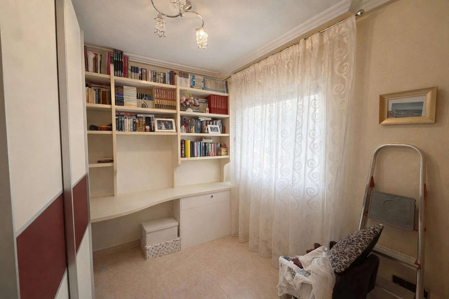 Opportunity: Penthouse with 2 bedrooms and private solarium facing south