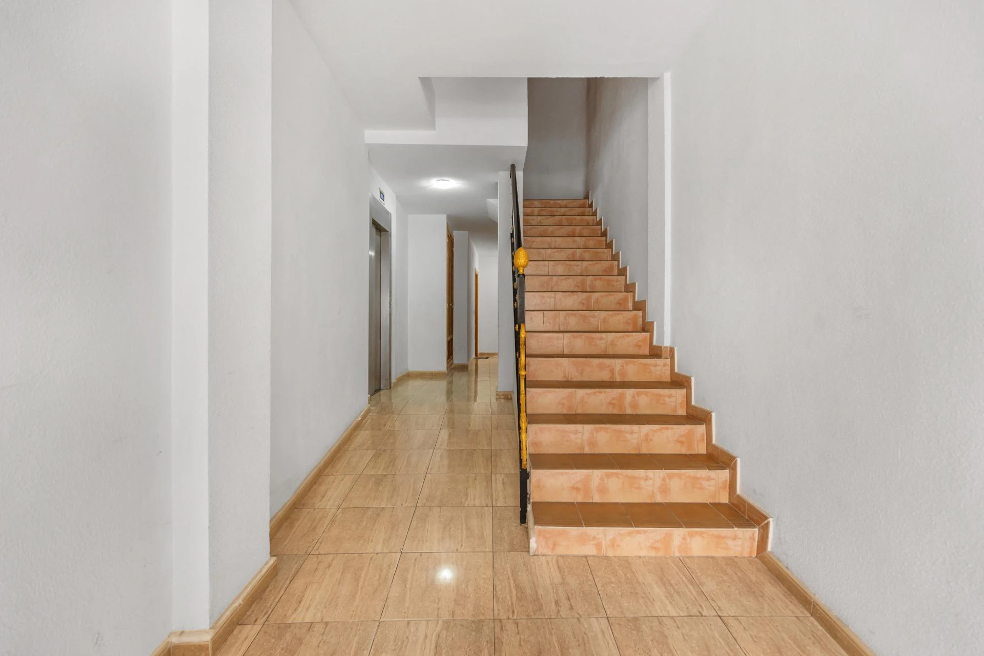 Rymlig lägenhet med 4 sovrum i centralt område – Calle San Pascual (intill Calle Orihuela)