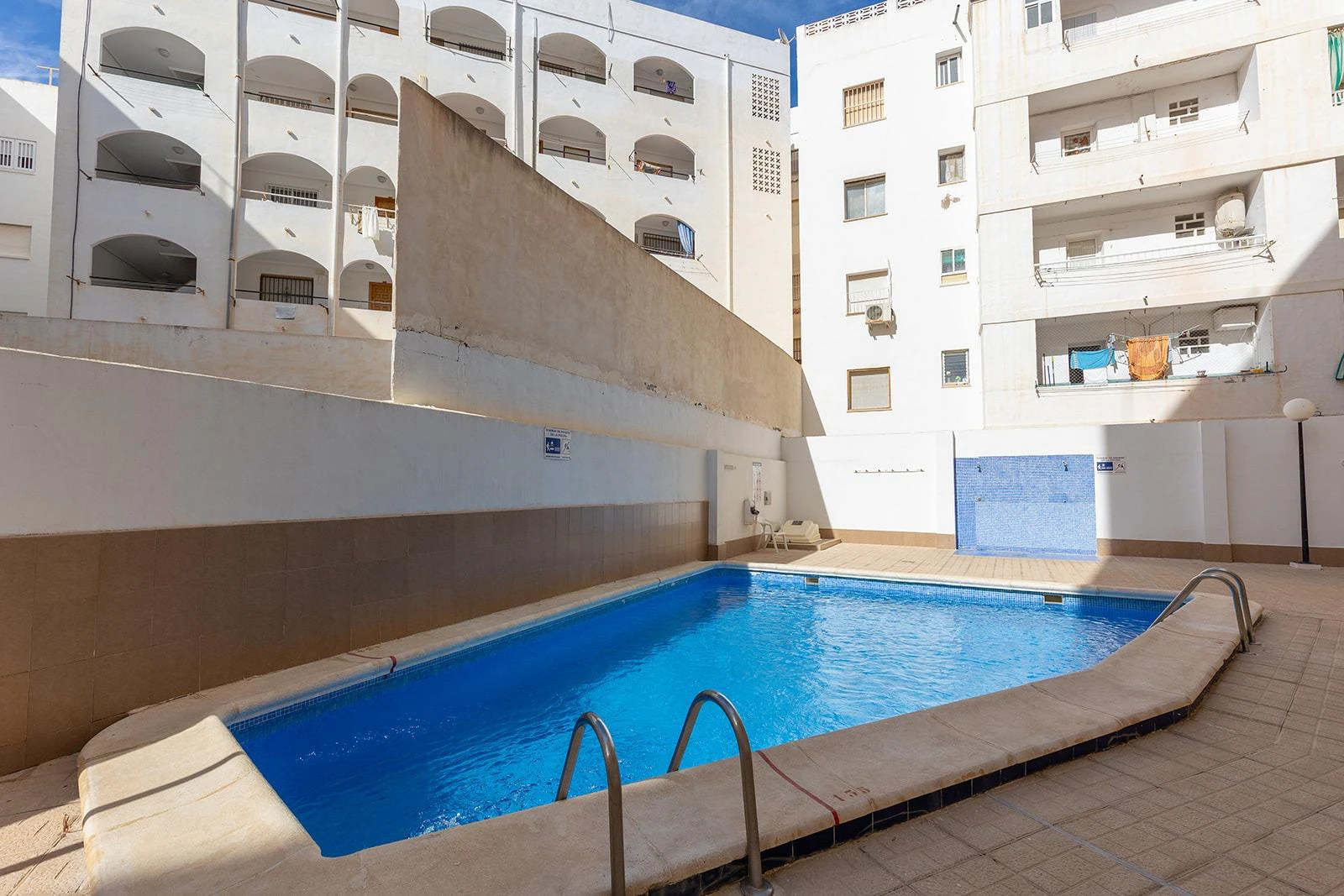 Opportunity next to Los Locos beach, 2 bedrooms, pool and garage