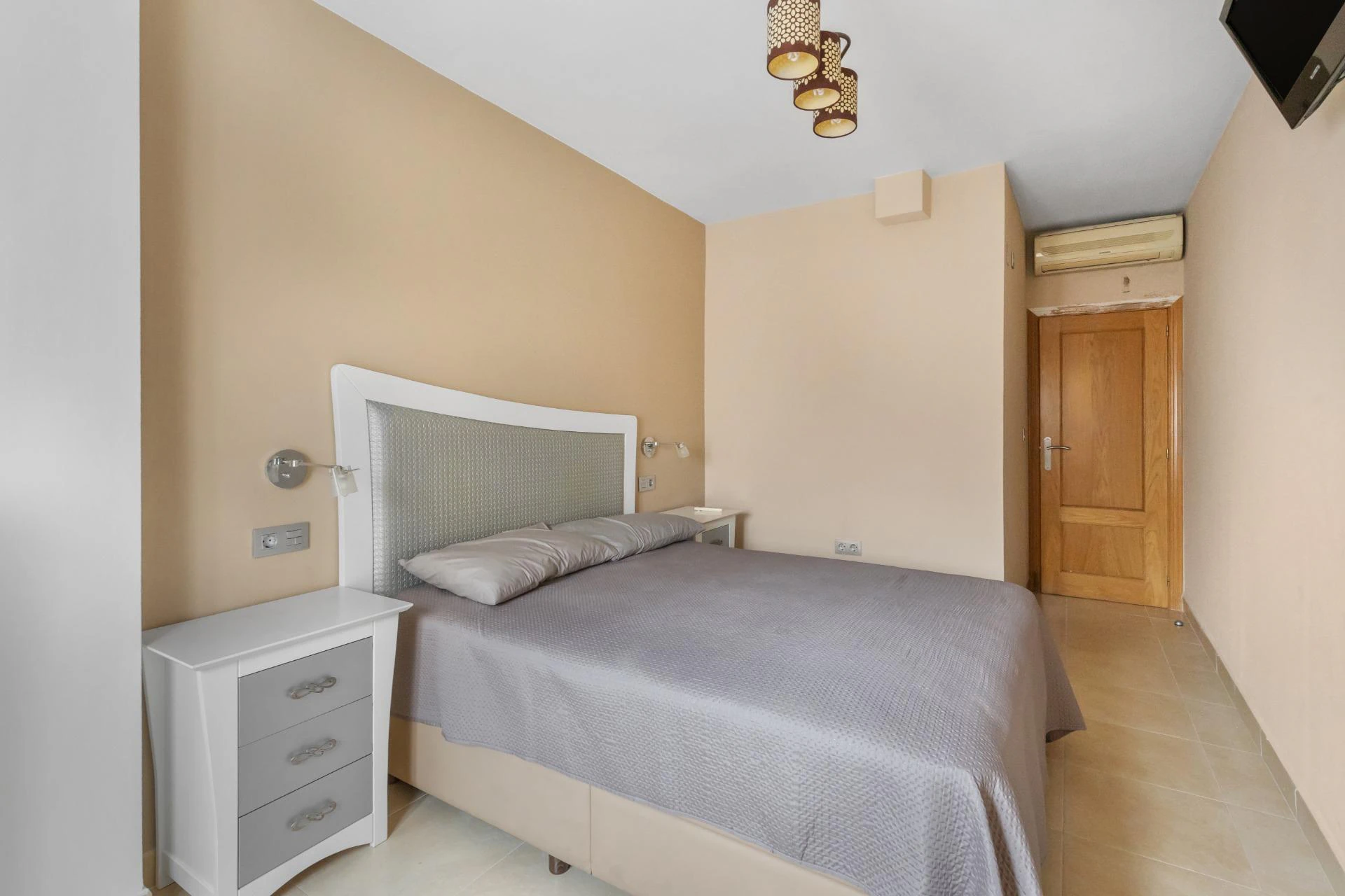Rymlig lägenhet med 4 sovrum i centralt område – Calle San Pascual (intill Calle Orihuela)