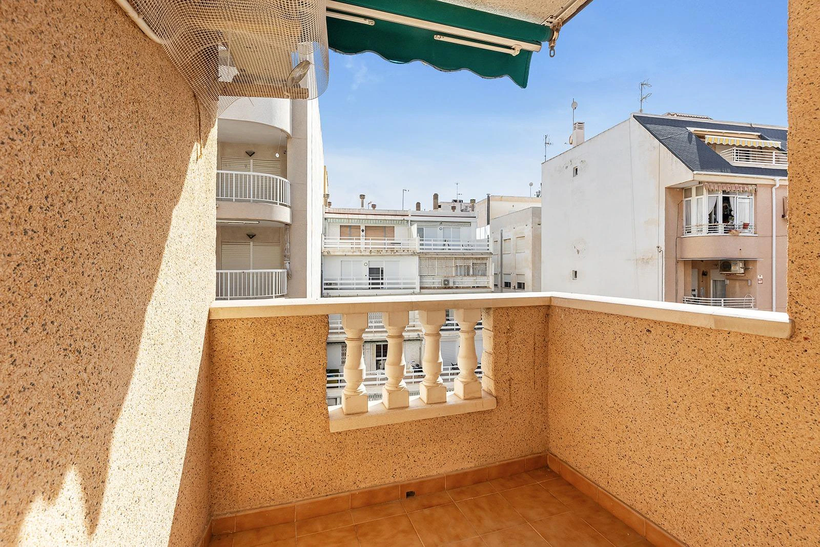 Opportunity next to Los Locos beach, 2 bedrooms, pool and garage