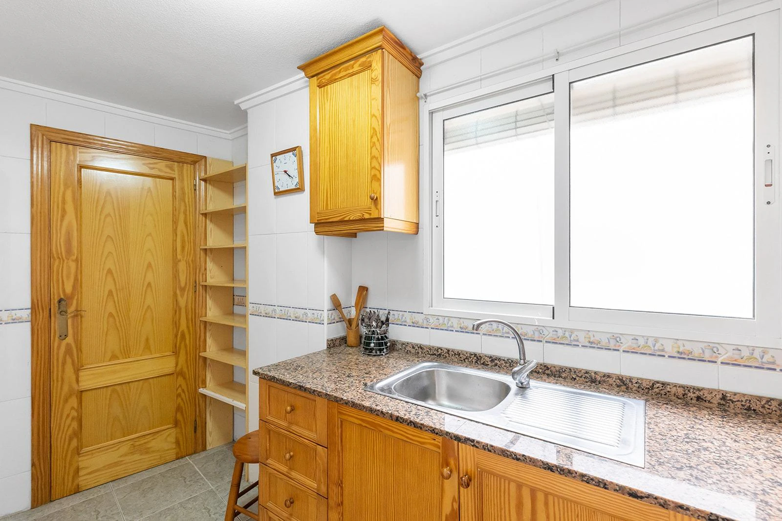 Opportunity next to Los Locos beach, 2 bedrooms, pool and garage