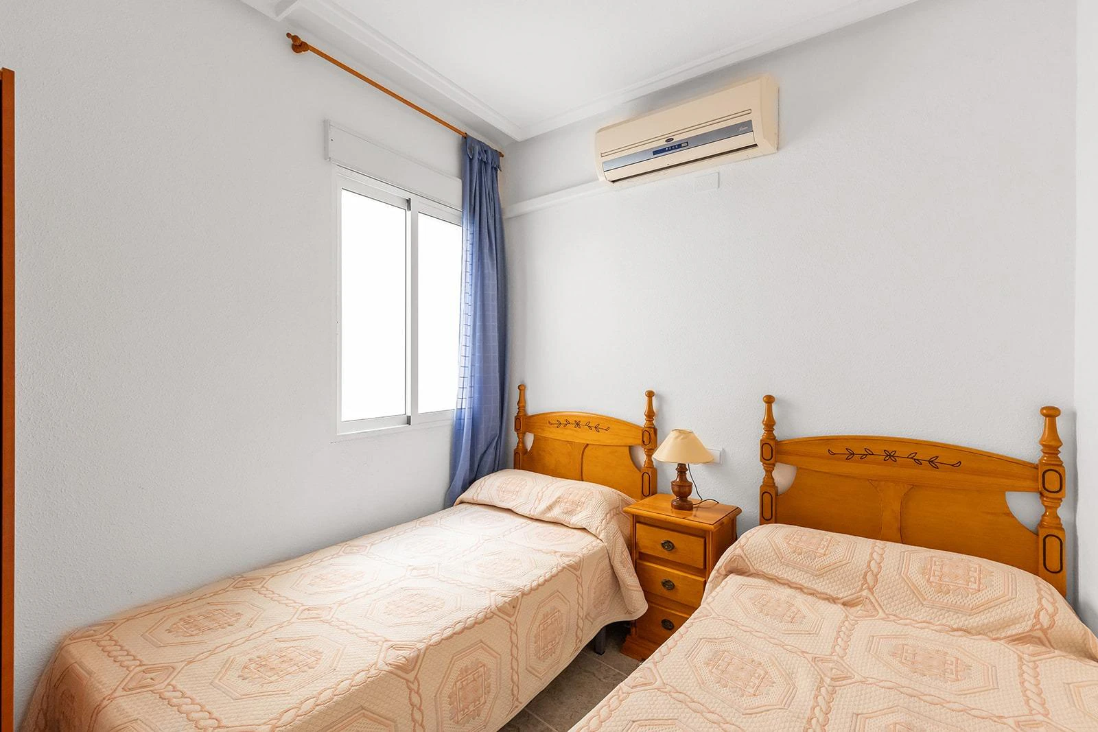 Opportunity next to Los Locos beach, 2 bedrooms, pool and garage