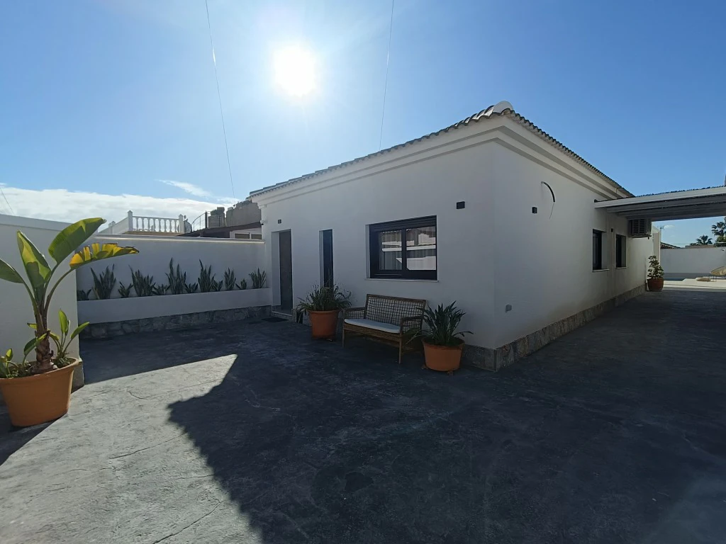 Villa te verkoop in El Chaparral