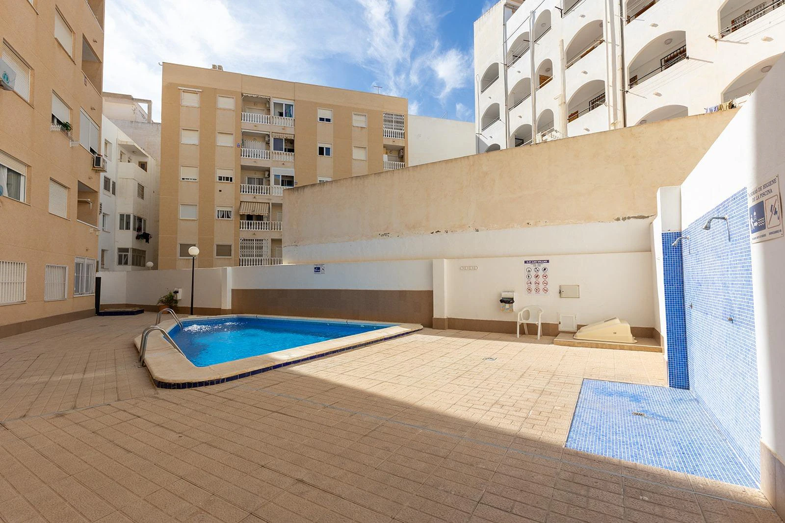 Opportunity next to Los Locos beach, 2 bedrooms, pool and garage