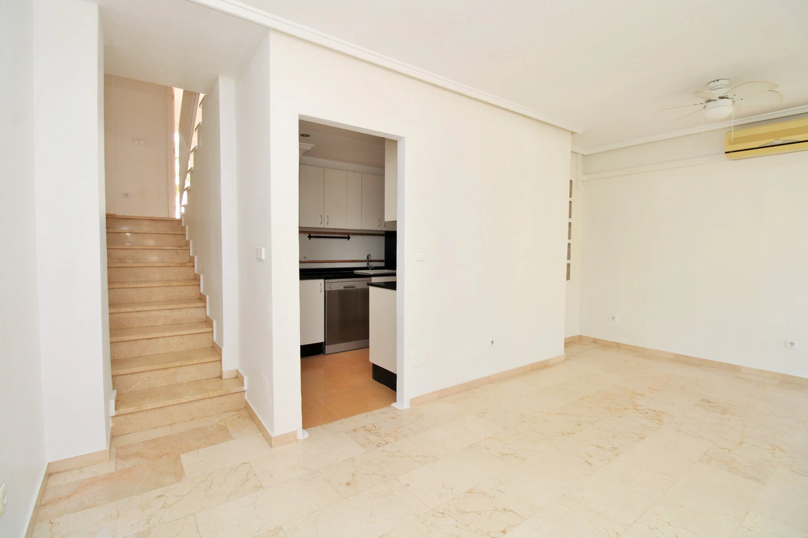 Geschakelde woning te verkoop in Villamartin