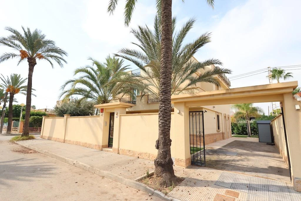 Villa zum verkauf in Cabo Roig
