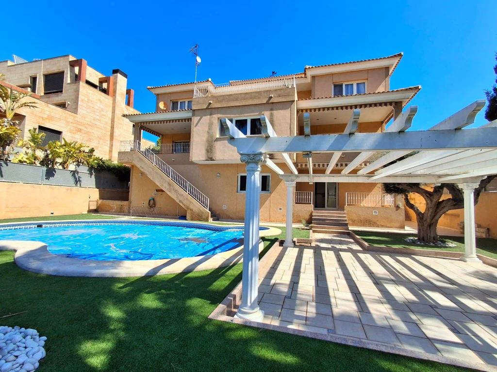 Villa zum verkauf in Dehesa De Campoamor