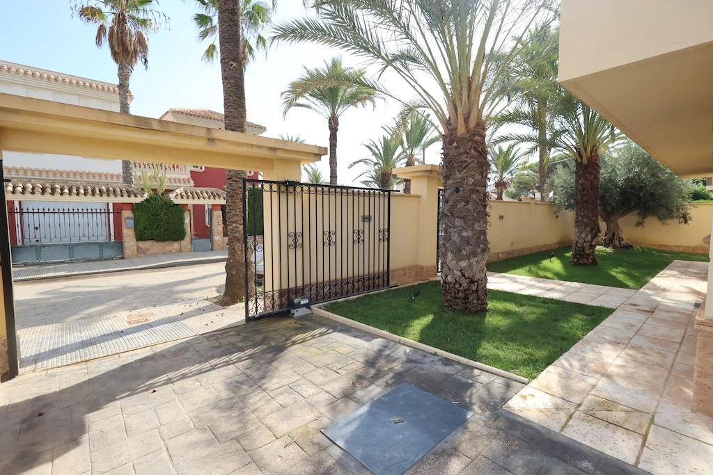 Villa zum verkauf in Cabo Roig