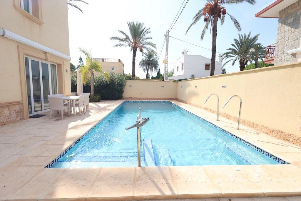 Villa zum verkauf in Cabo Roig