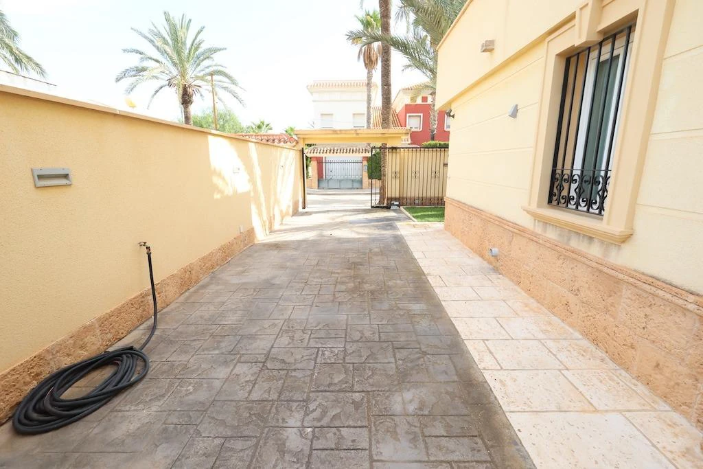 Villa zum verkauf in Cabo Roig