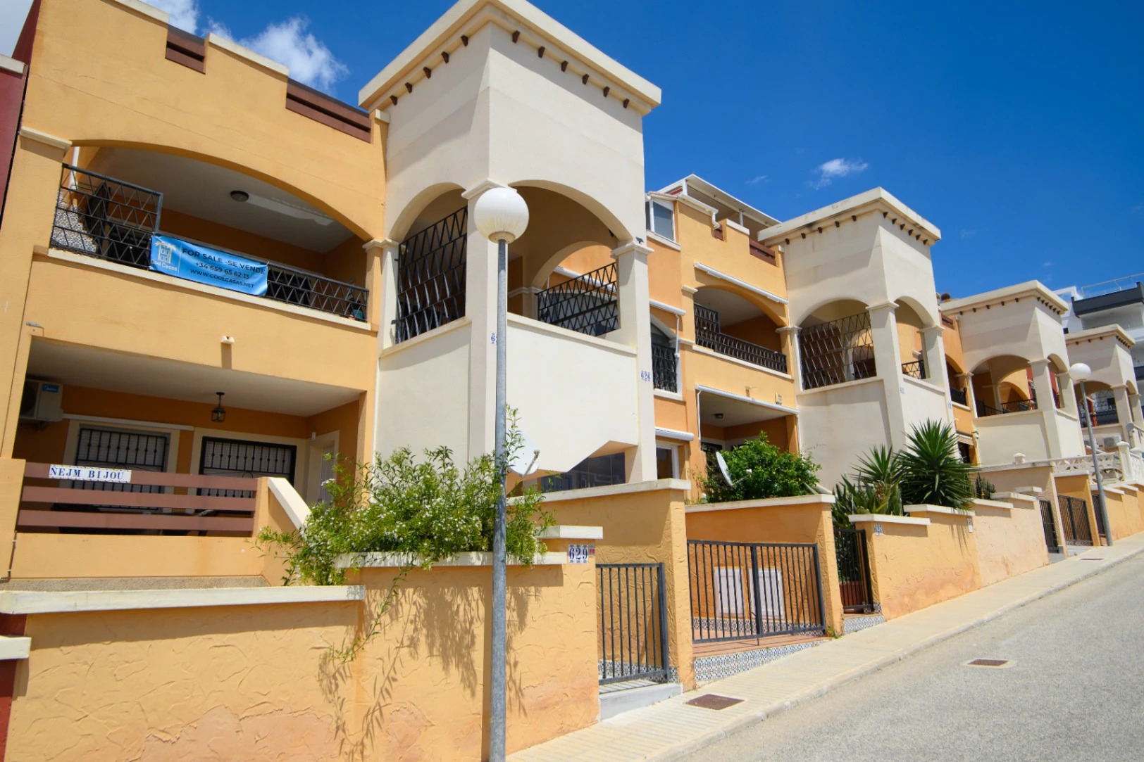 Modernised 2-Bedroom Bungalow for Sale in Dream Hills II Roof Terrace Open Views
