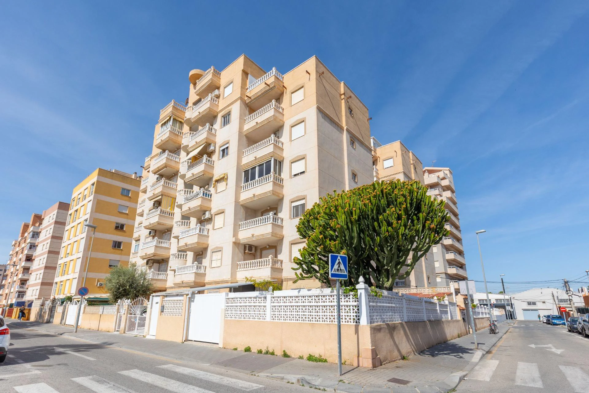 Soloppgang og middelhavsbris i Nueva Torrevieja! 2 soverom + felles svømmebasseng