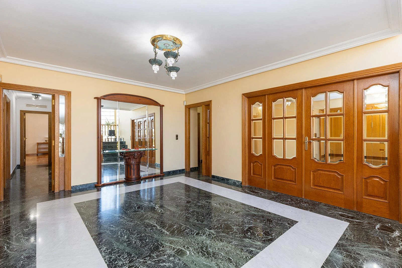 Opportunity for a luxury villa with more than 500m2 of living space