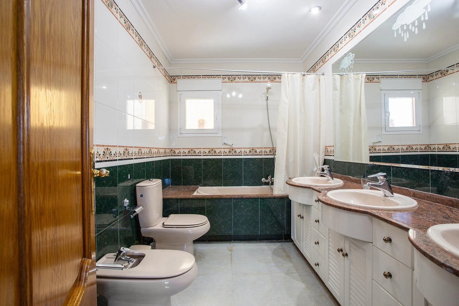 Opportunity for a luxury villa with more than 500m2 of living space