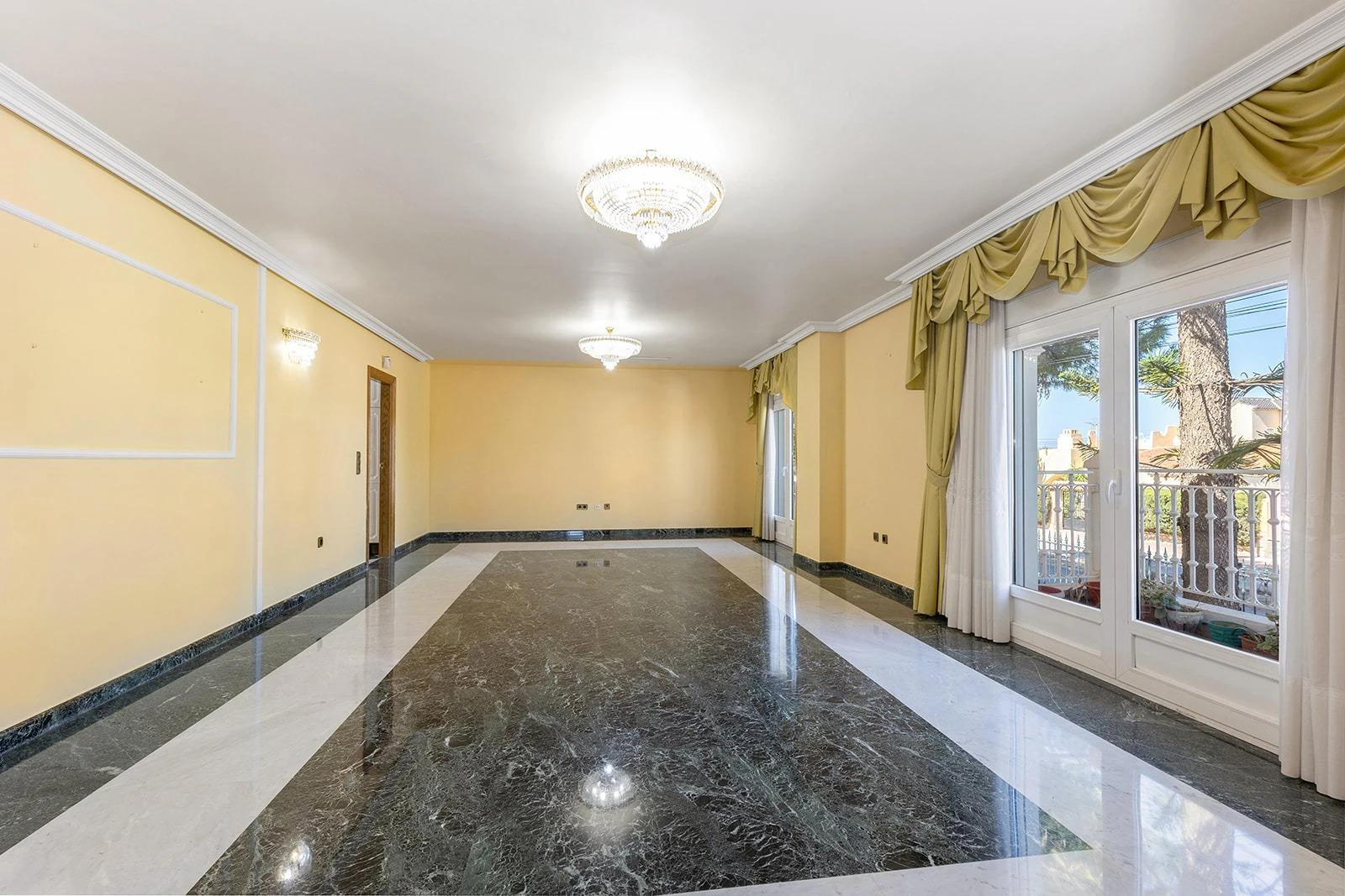Opportunity for a luxury villa with more than 500m2 of living space