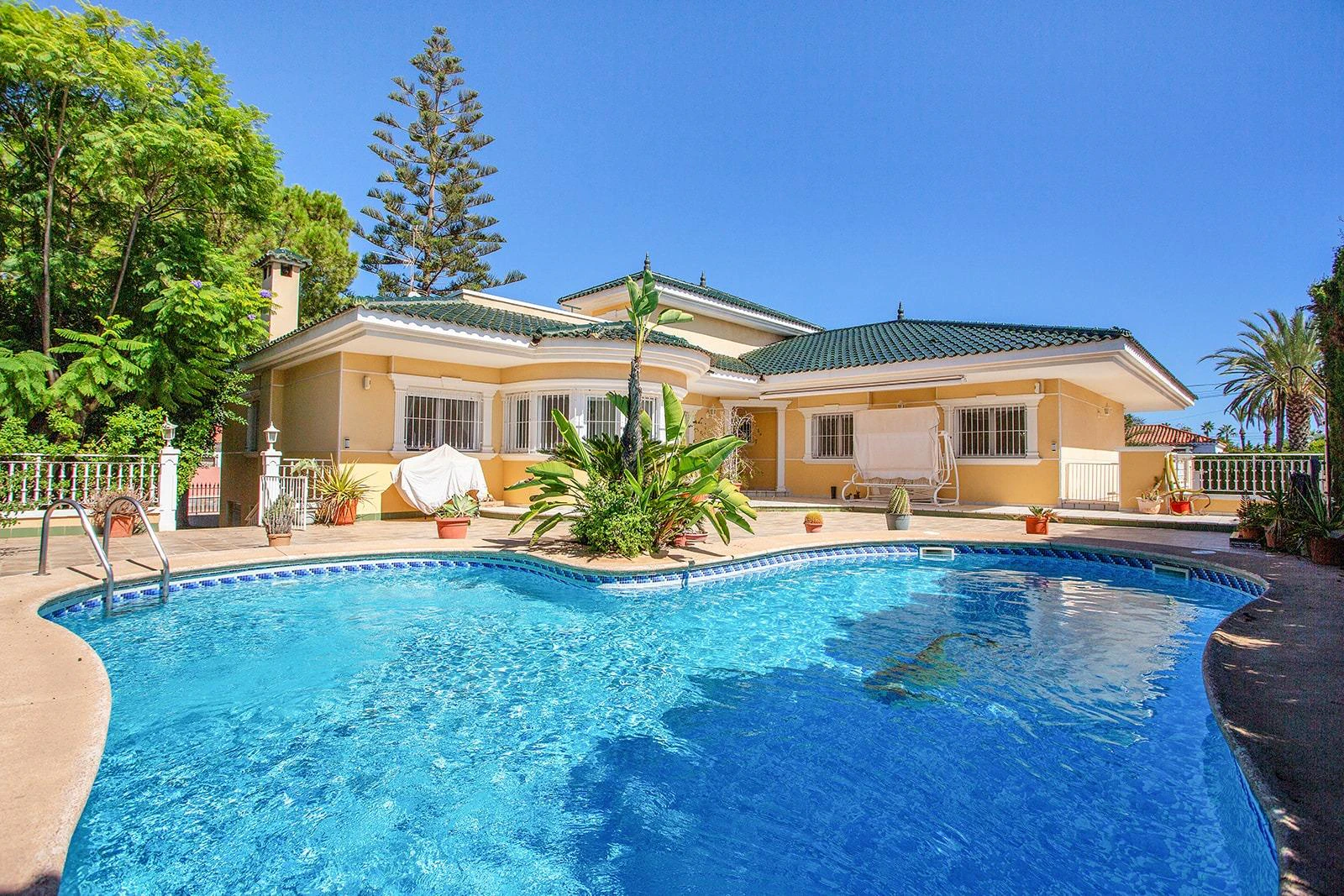 Opportunity for a luxury villa with more than 500m2 of living space