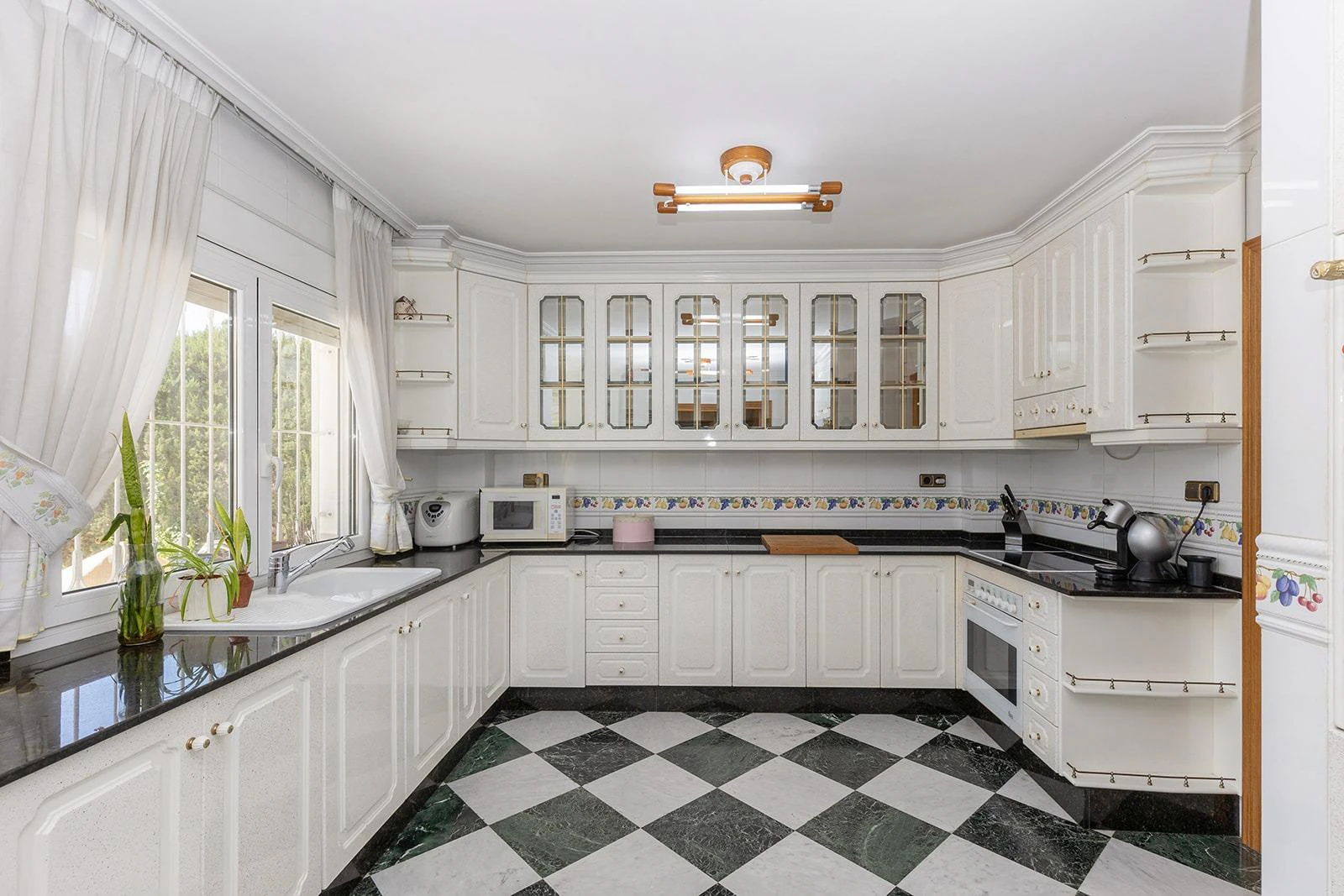 Opportunity for a luxury villa with more than 500m2 of living space