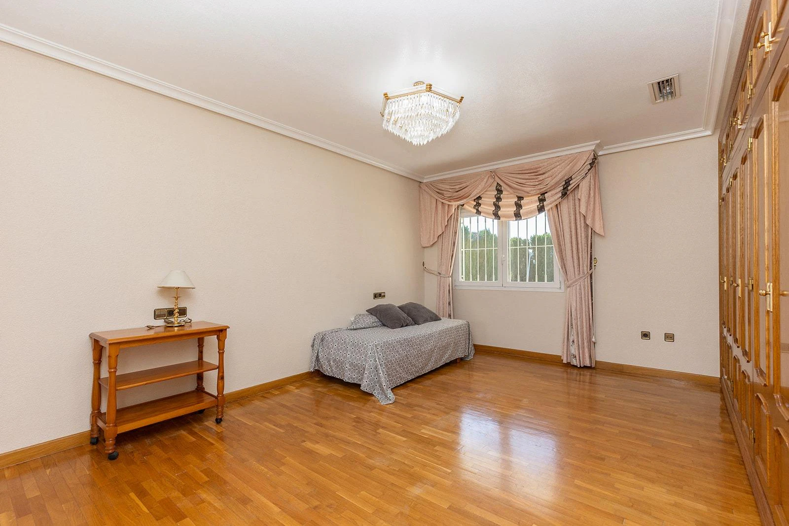 Opportunity for a luxury villa with more than 500m2 of living space