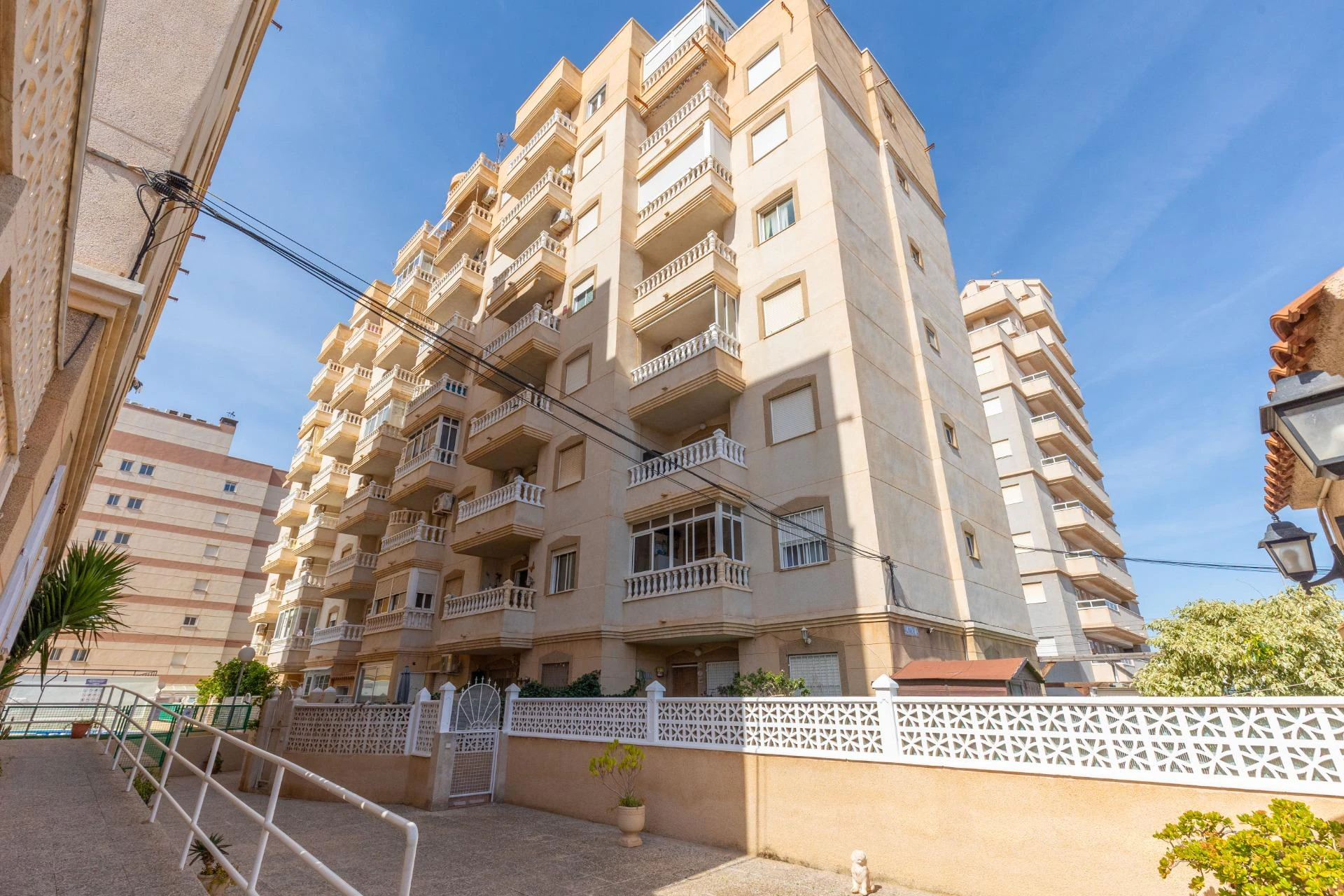 Soloppgang og middelhavsbris i Nueva Torrevieja! 2 soverom + felles svømmebasseng