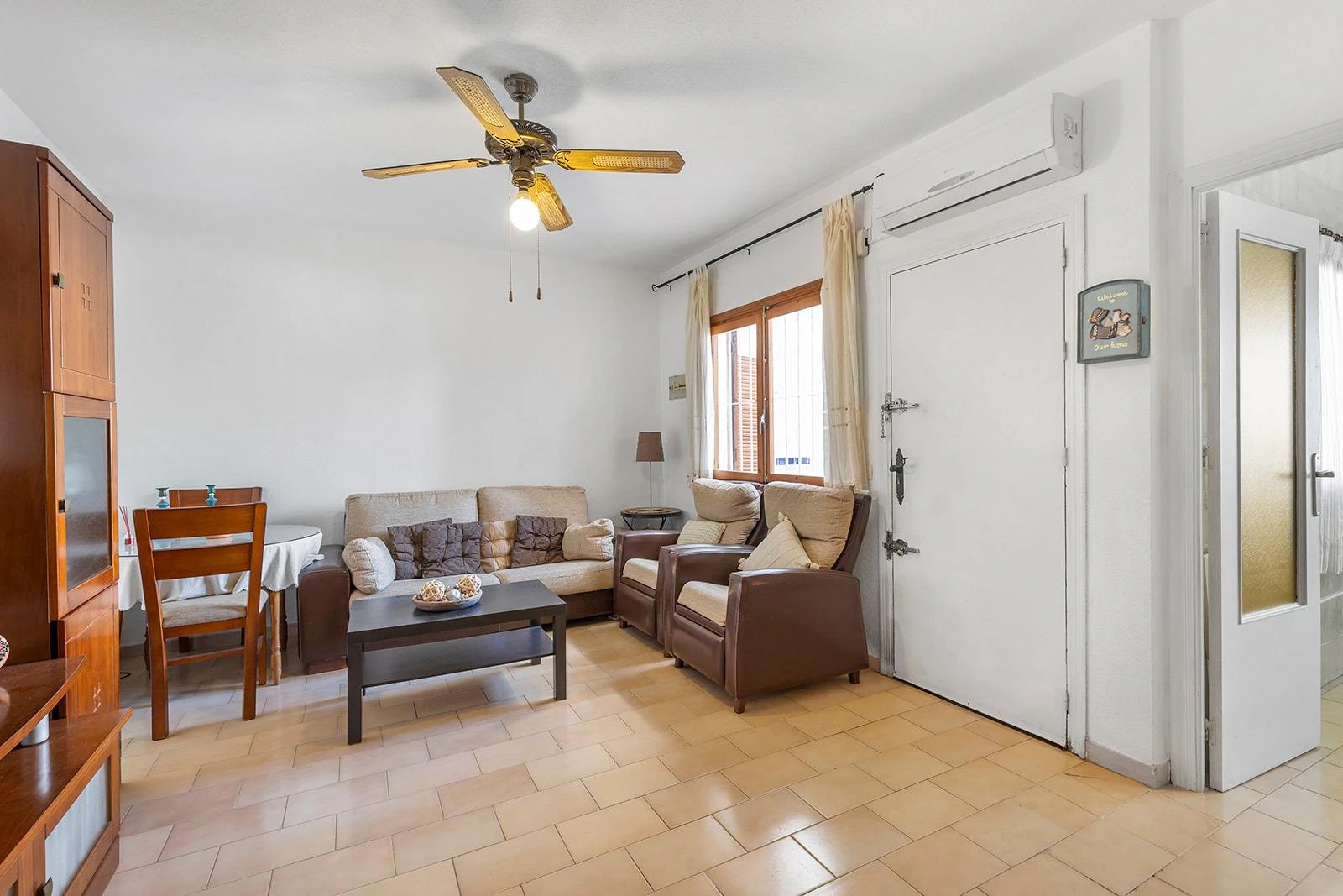 Townhouse in Residencial Calas Blancas – 6 Bedrooms - Only 500m from Playa del Cura ️