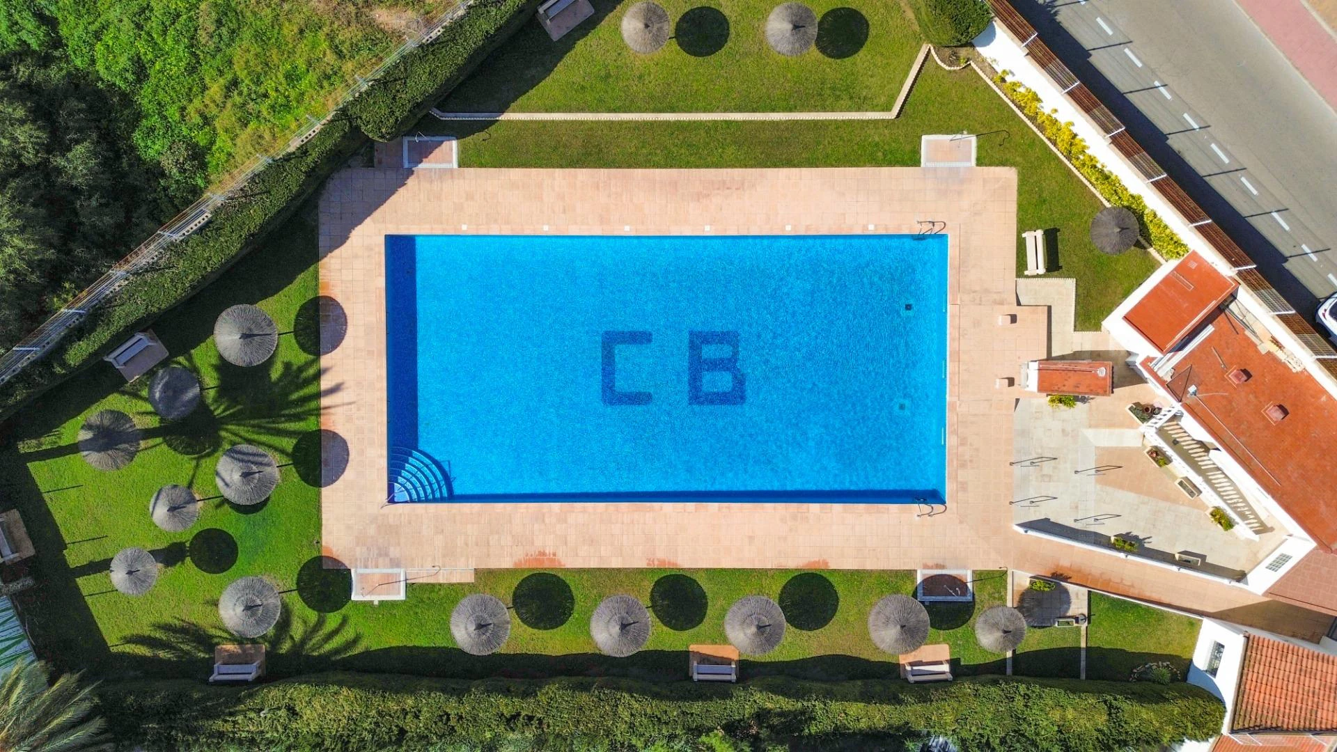 Townhouse in Residencial Calas Blancas – 6 Bedrooms - Only 500m from Playa del Cura ️
