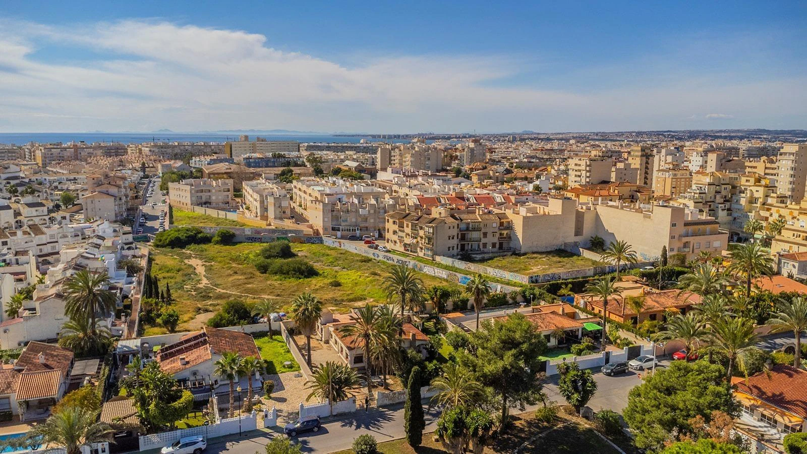 Townhouse in Residencial Calas Blancas – 6 Bedrooms - Only 500m from Playa del Cura ️