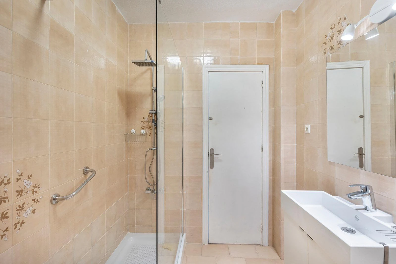Townhouse in Residencial Calas Blancas – 6 Bedrooms - Only 500m from Playa del Cura ️