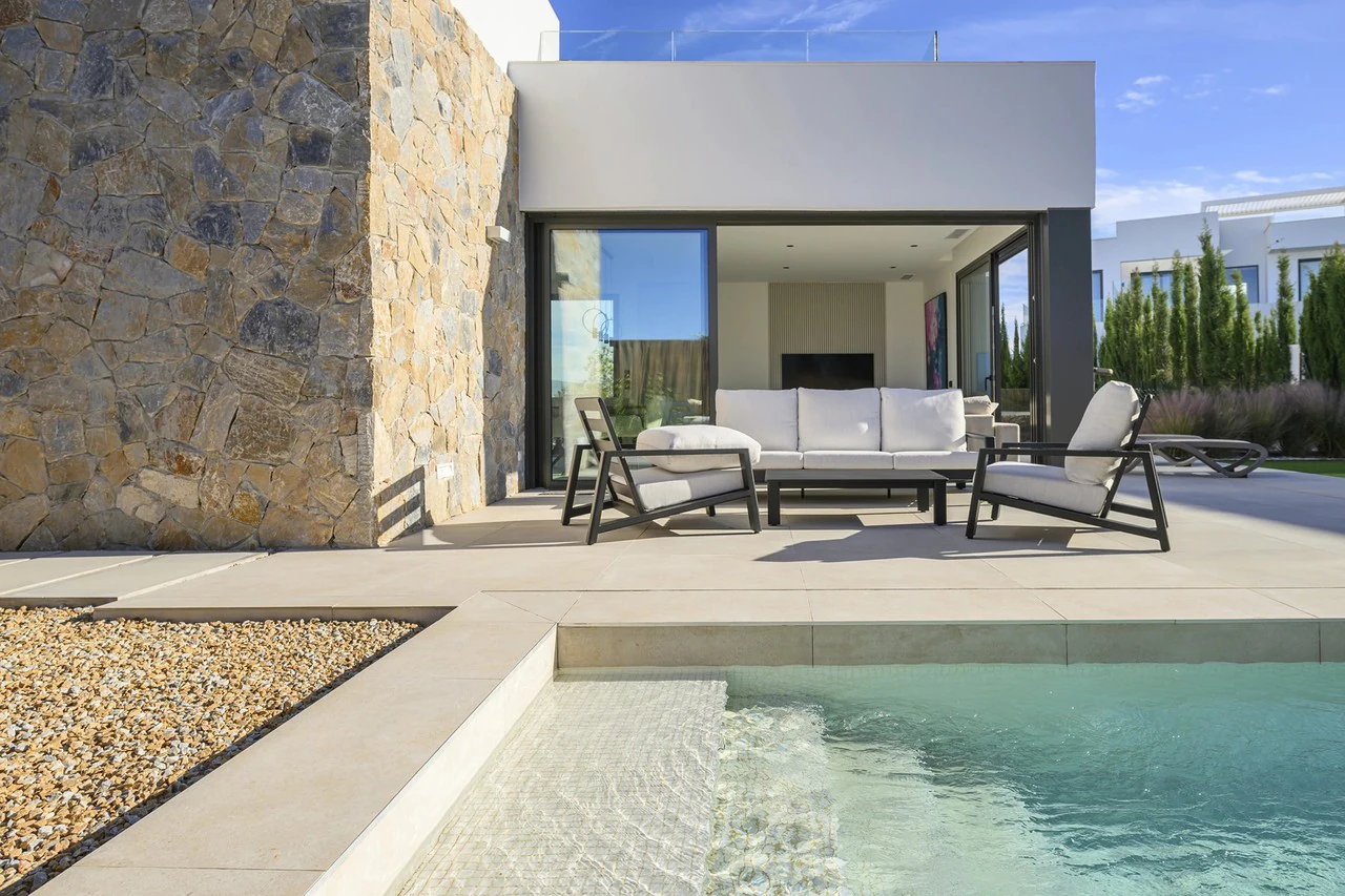 Villa te verkoop in Las Colinas Golf Resort