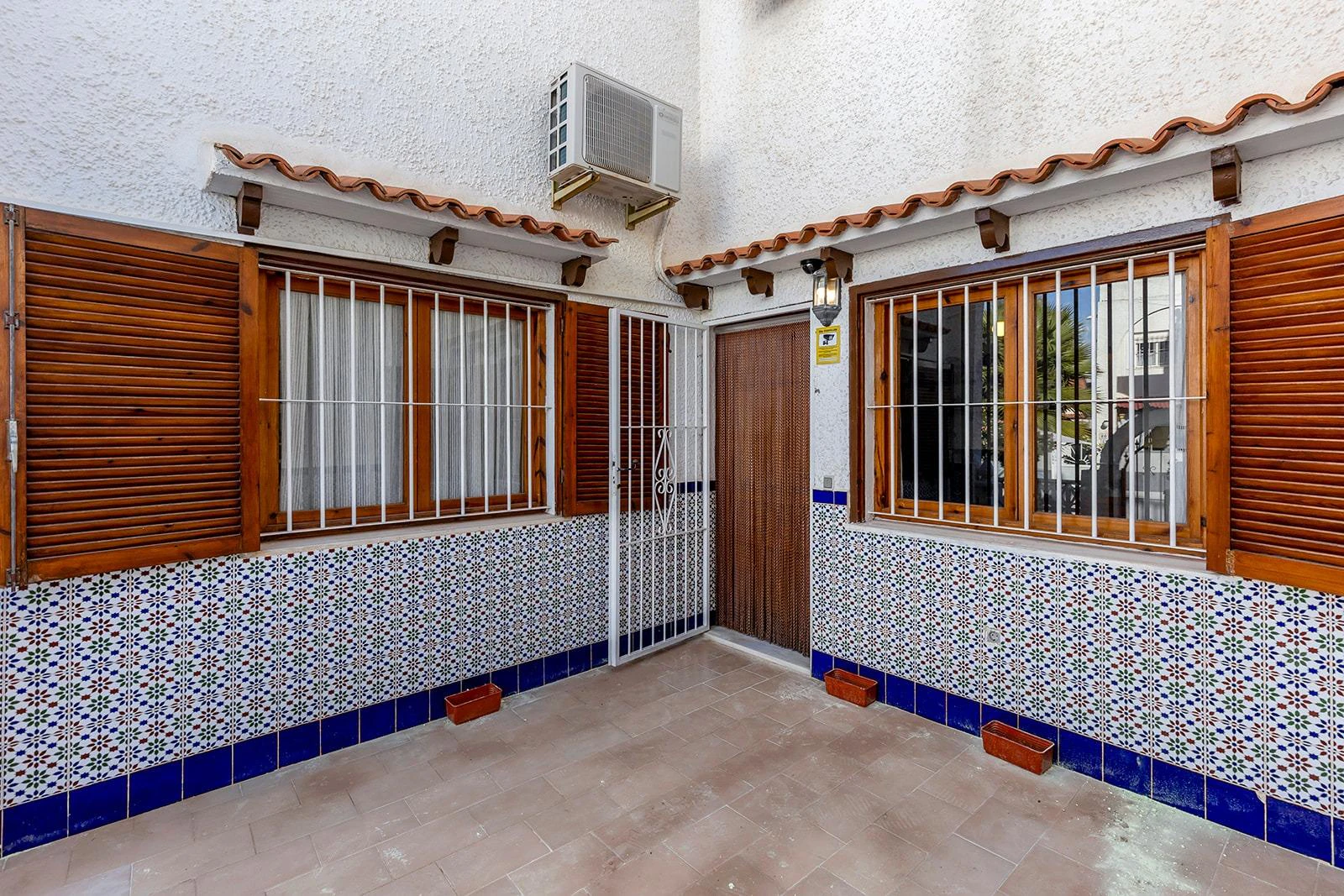Townhouse in Residencial Calas Blancas – 6 Bedrooms - Only 500m from Playa del Cura ️