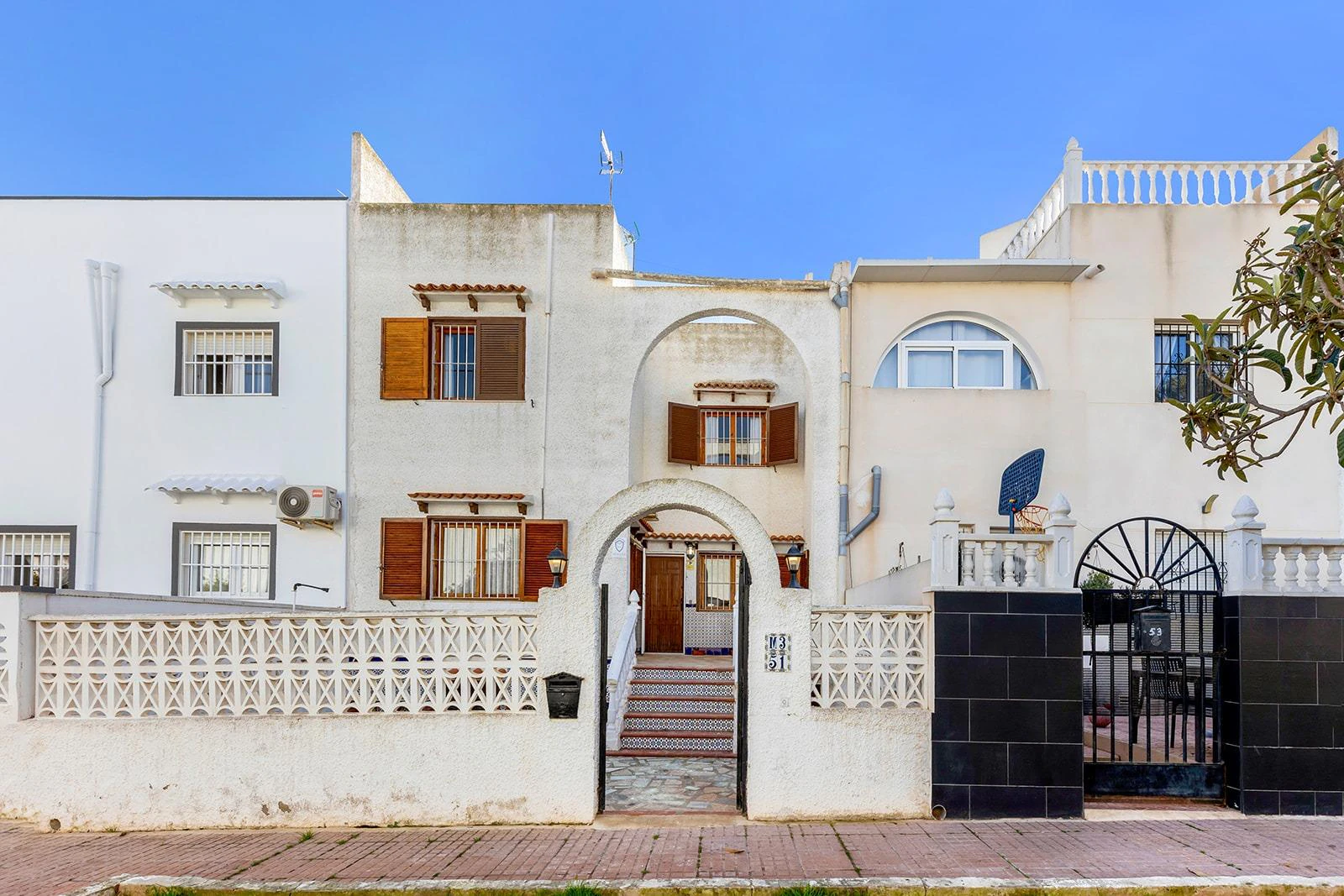 Townhouse in Residencial Calas Blancas – 6 Bedrooms - Only 500m from Playa del Cura ️