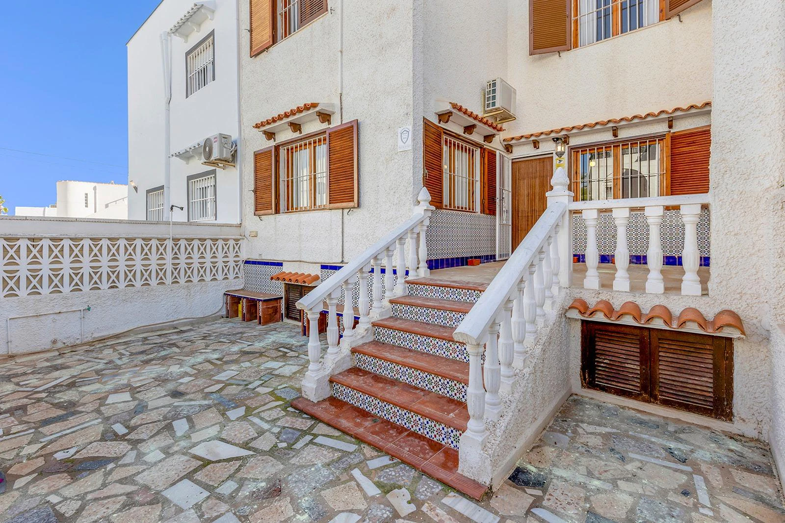Townhouse in Residencial Calas Blancas – 6 Bedrooms - Only 500m from Playa del Cura ️