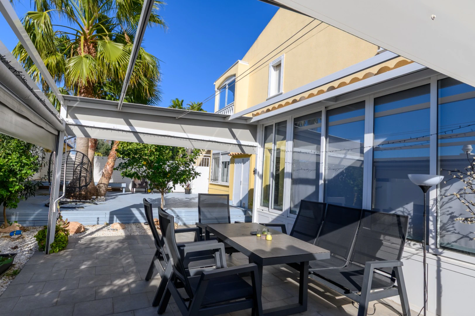 Erdgeschoss-Bungalow zu verkaufen – La Mata Gebiet, große Außenfläche, Poolblick