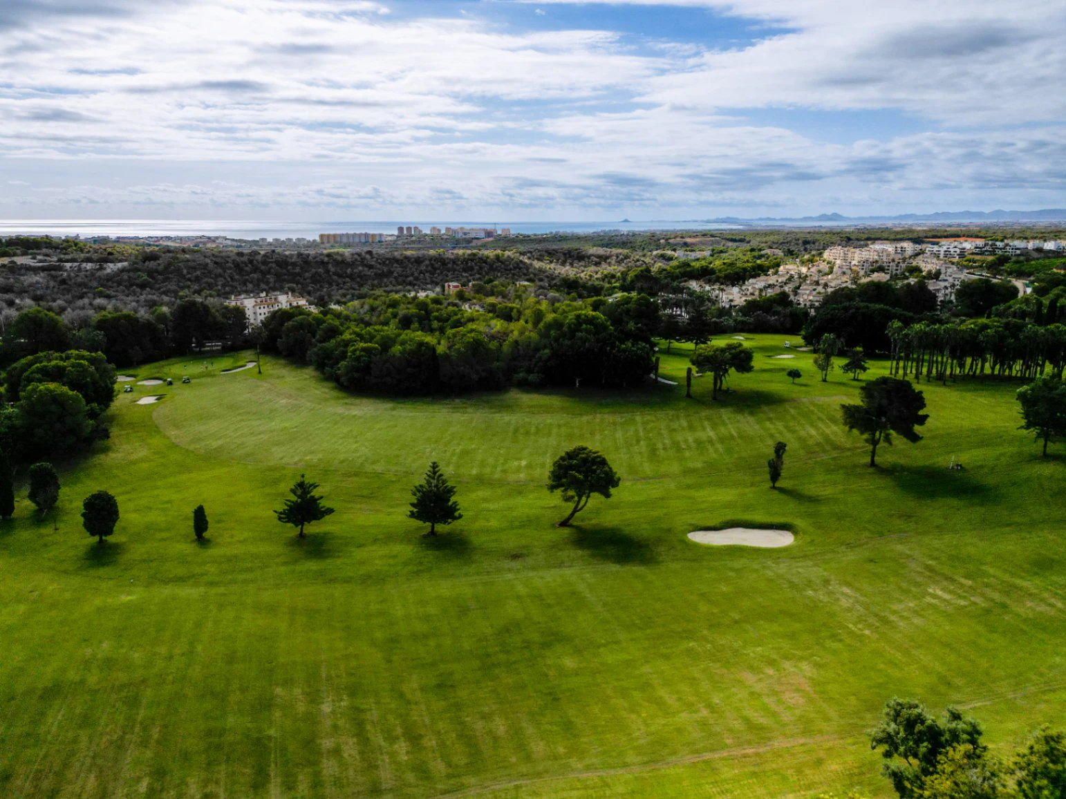 Villa i Campoamor med utsikt over golfbanen og gangavstand til fasiliteter