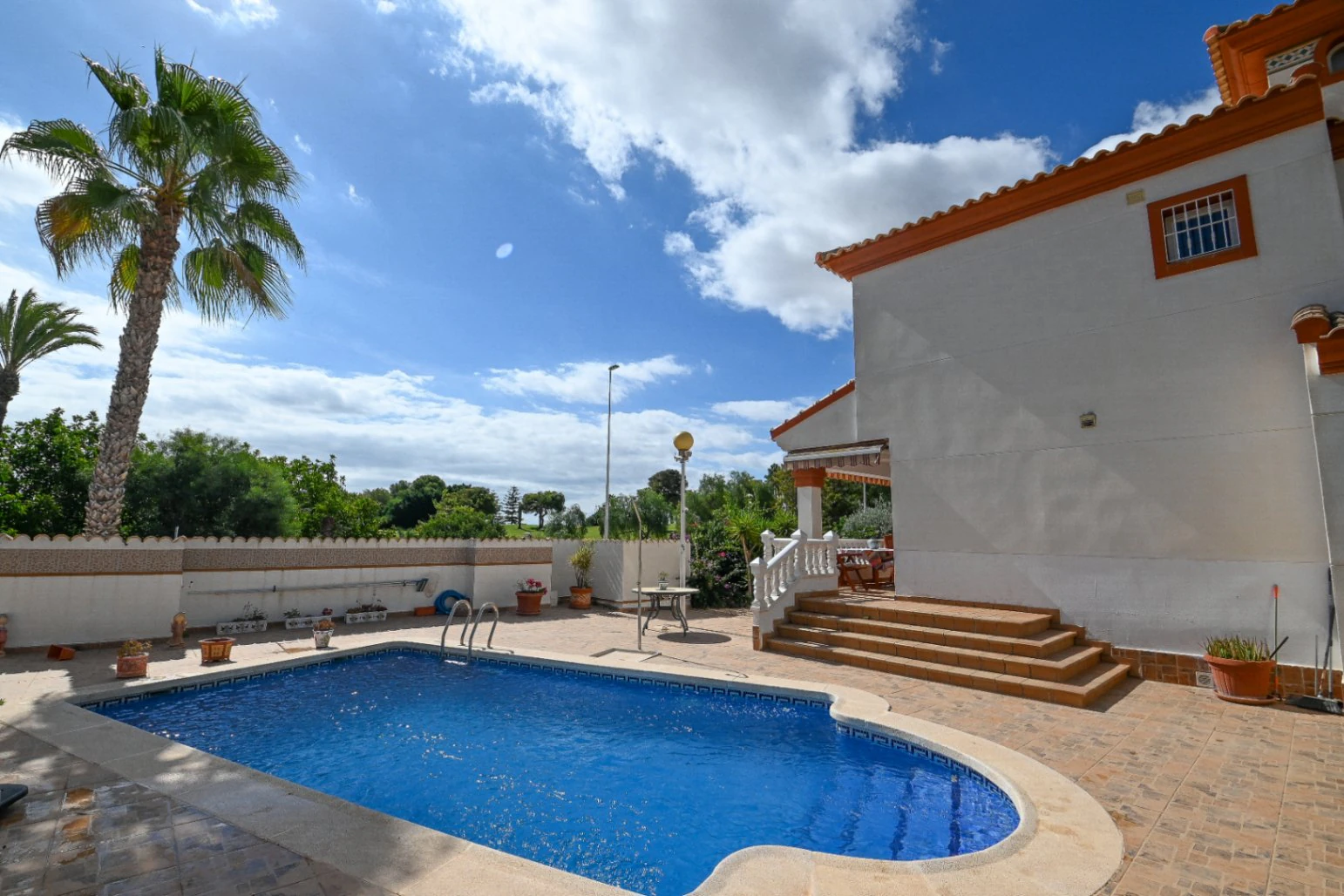 Villa i Campoamor med utsikt over golfbanen og gangavstand til fasiliteter