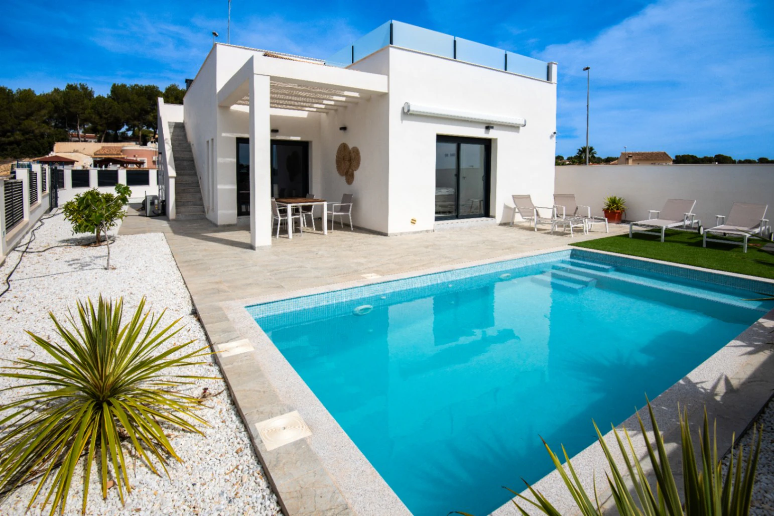Moderne villa til salgs i Pinar de Campoverde