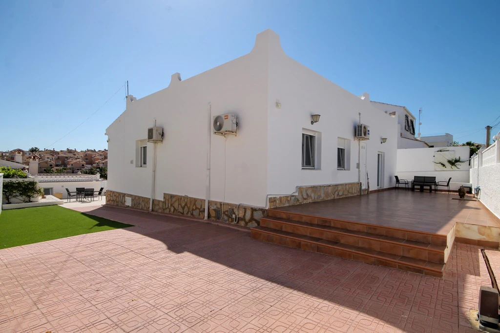 Villa for sale in San Miguel De Salinas