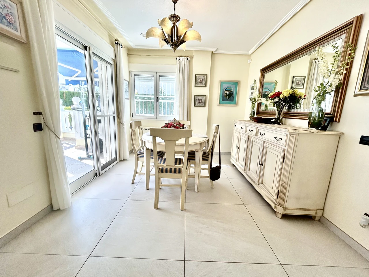 Villa te verkoop in Pinar De Campoverde