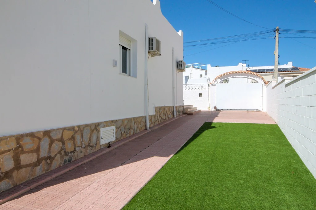 Villa for sale in San Miguel De Salinas