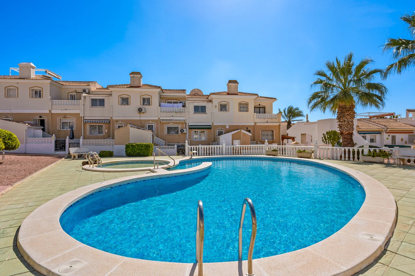 Casa adosada en venta en Benijófar