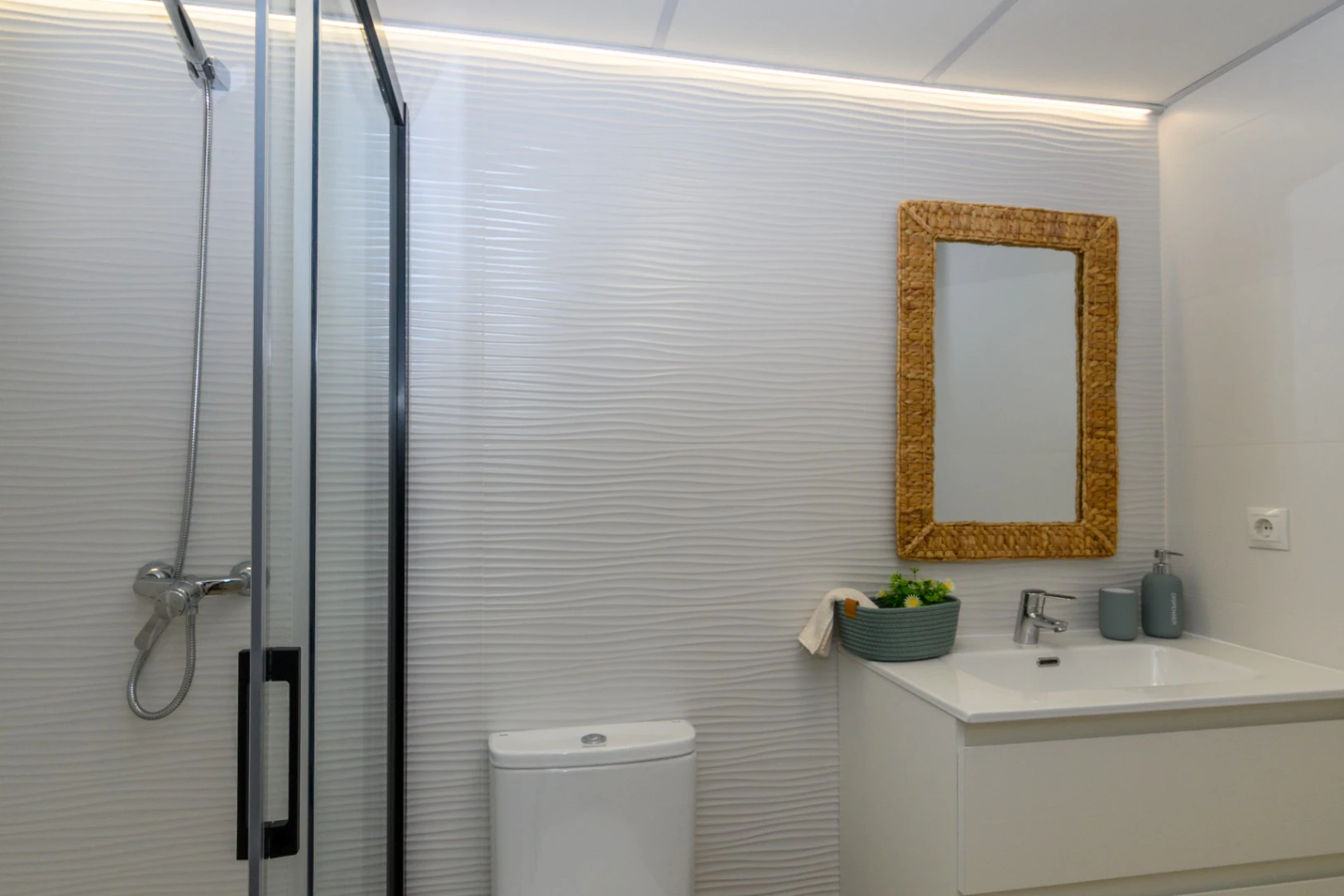 Modern 3-Bedroom Apartment for Sale in Punta Prima Near Cala Piteras