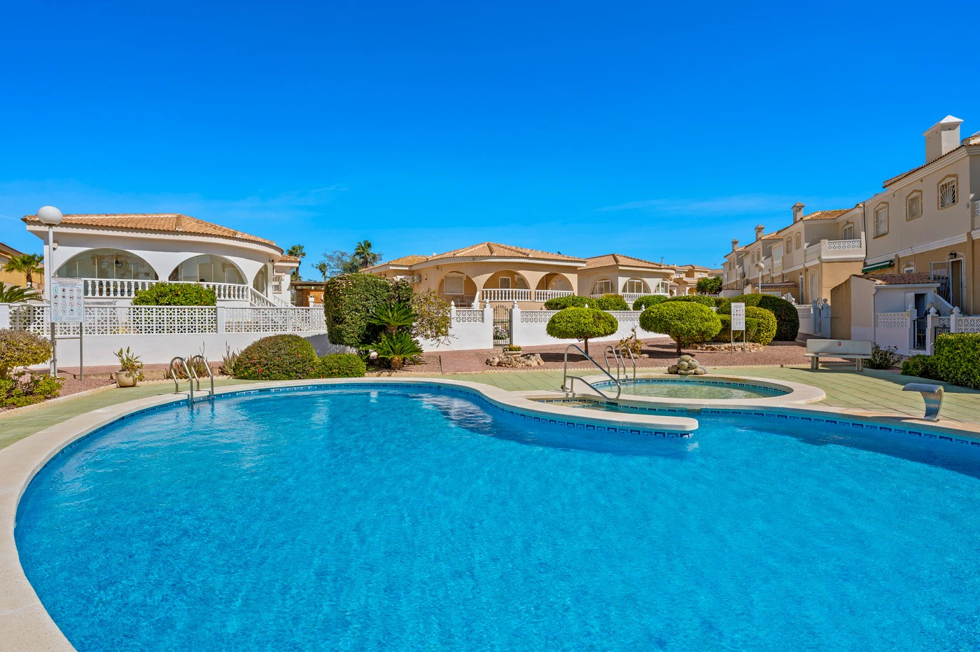 Casa adosada en venta en Benijófar