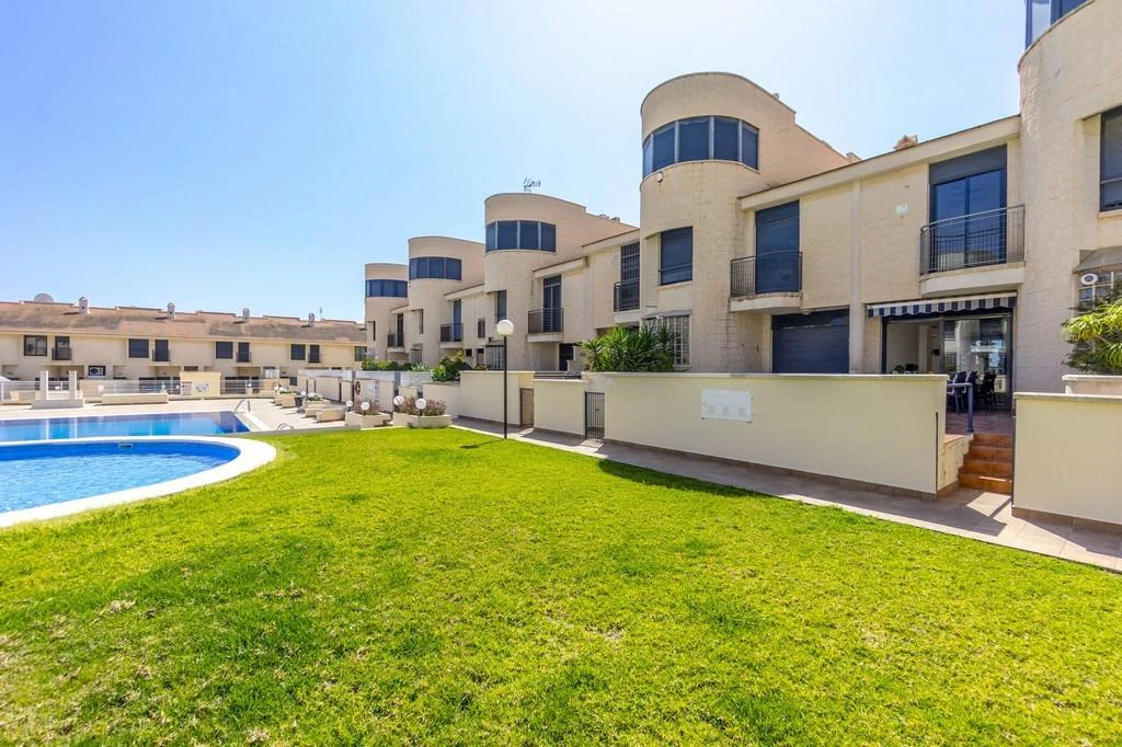 Maison jumelée à la vente à Cabo Roig