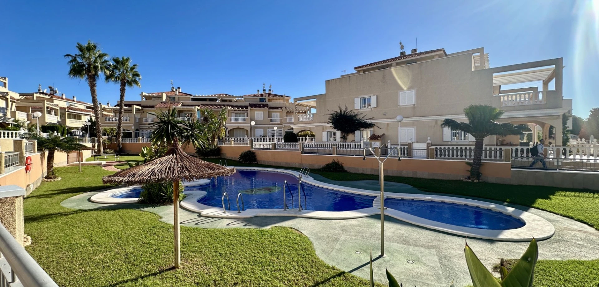 Tvåvåningshus till försäljning i Orihuela Costa