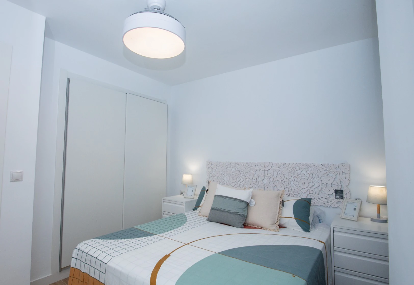 Modern 3-slaapkamer appartement te koop in Punta Prima nabij Cala Piteras