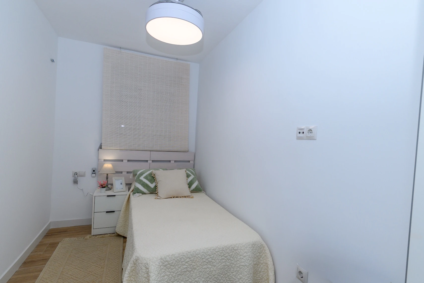 Modern 3-slaapkamer appartement te koop in Punta Prima nabij Cala Piteras