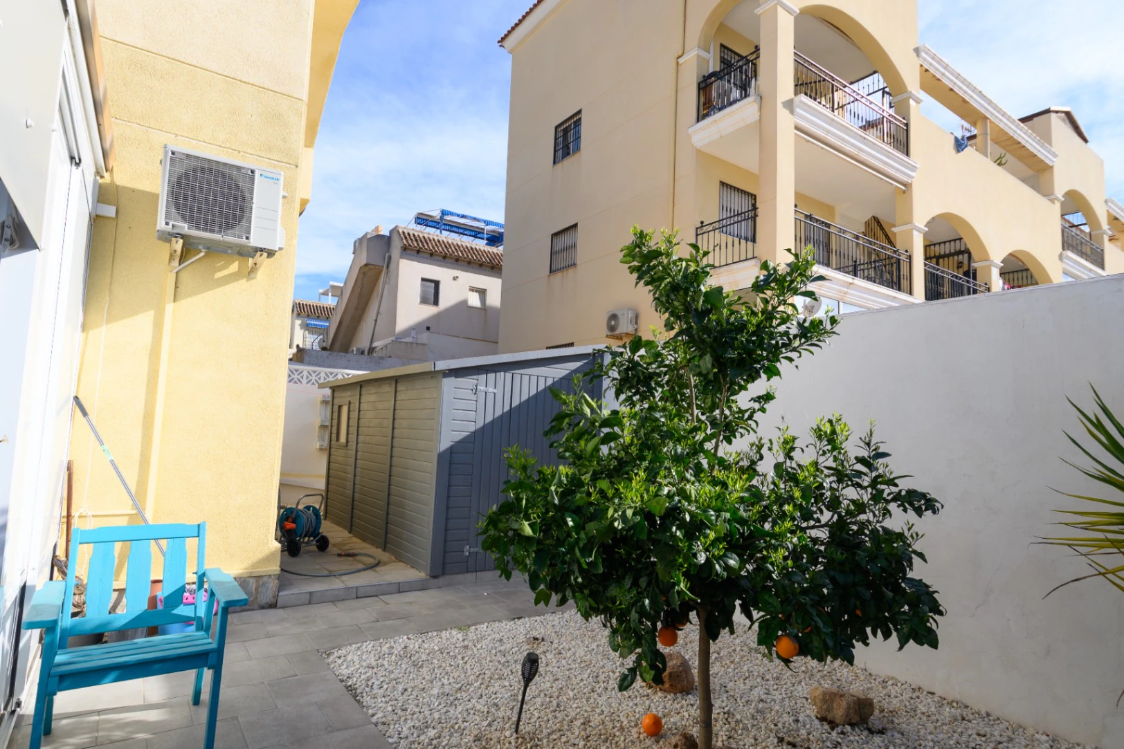Bungalow au rez-de-chaussée à vendre – Zone de La Mata, Grand Espace Extérieur, Vue sur la Piscine