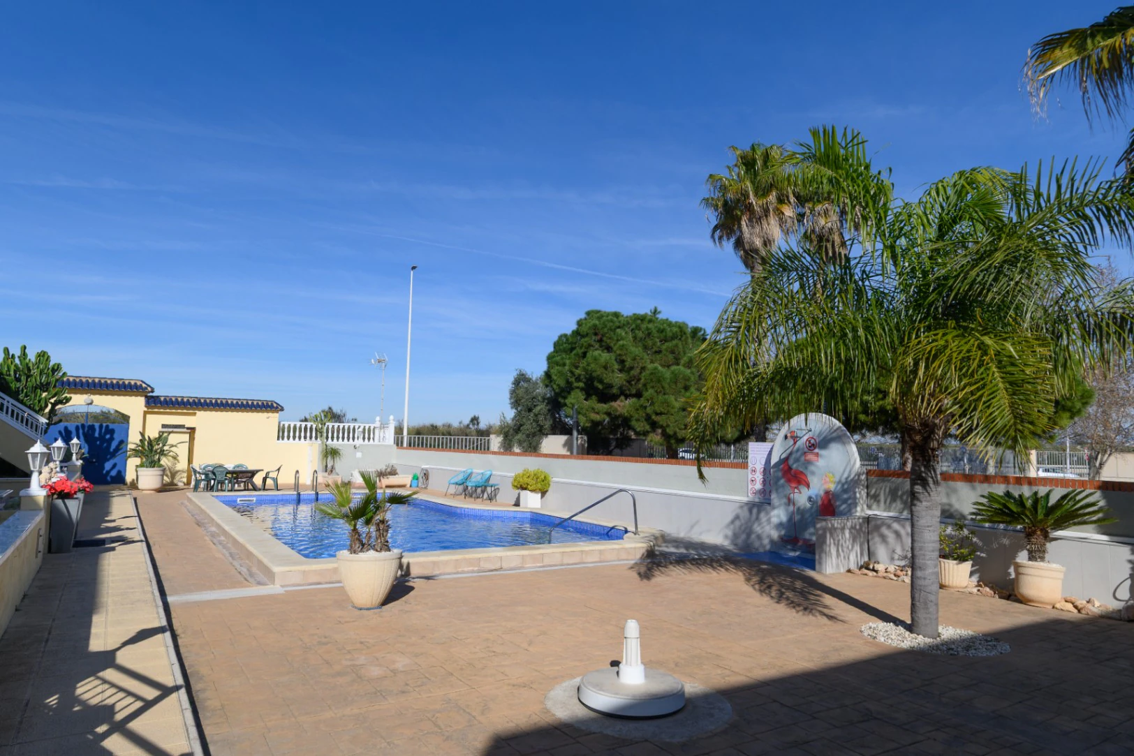 Bungalow au rez-de-chaussée à vendre – Zone de La Mata, Grand Espace Extérieur, Vue sur la Piscine