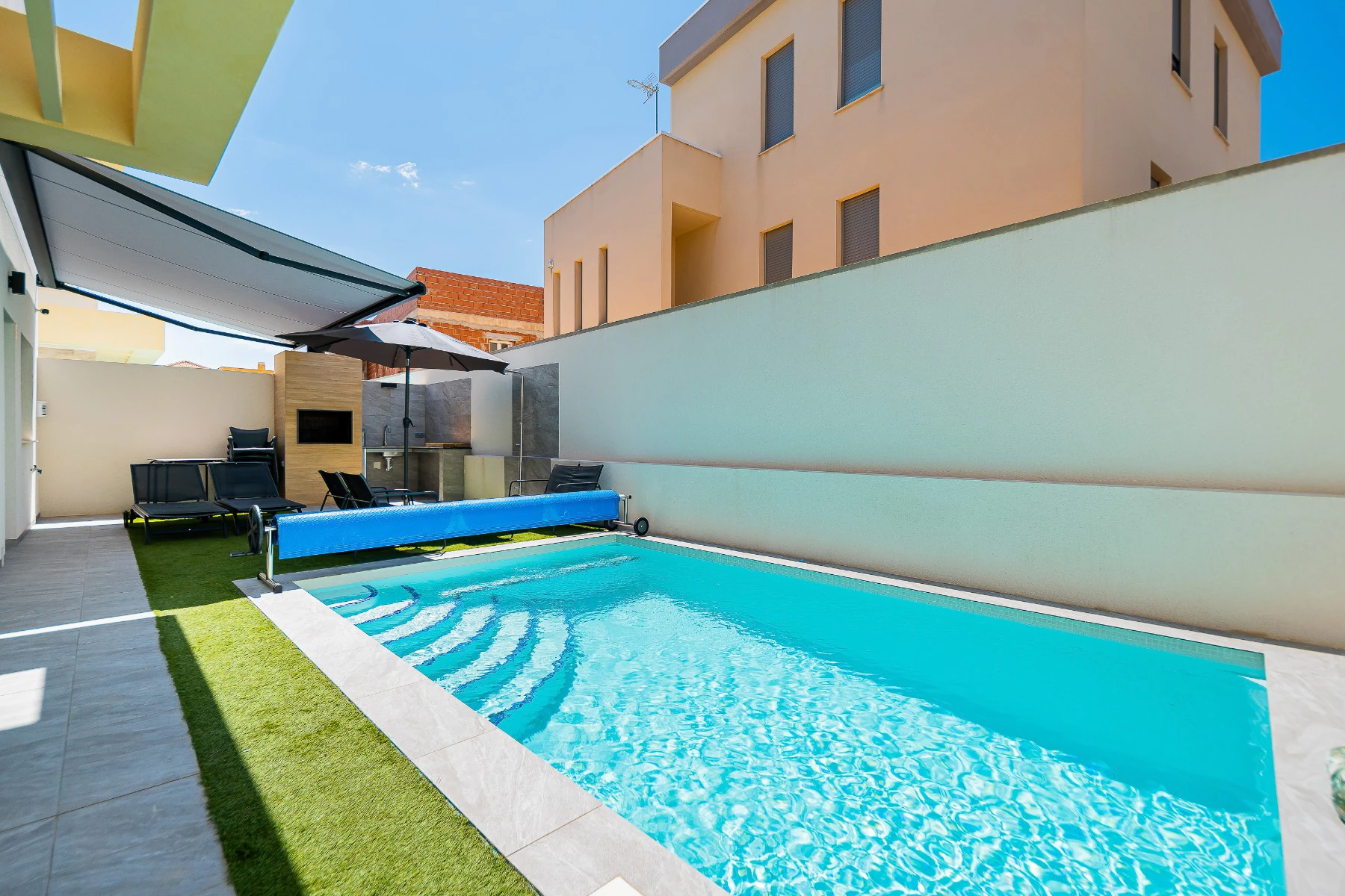 Villa for sale in Los Montesinos